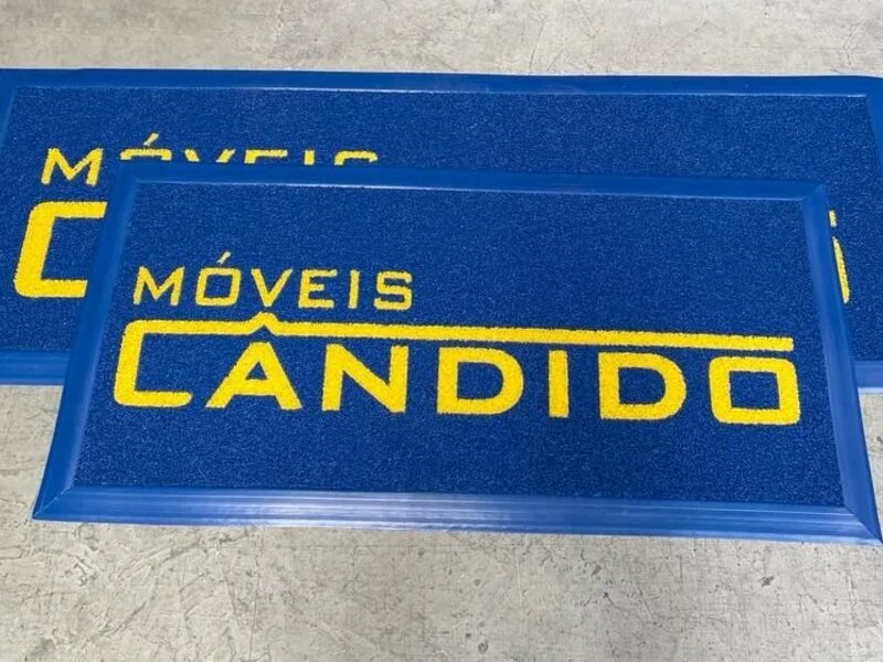 Capa do guia "QUANTO CUSTA UM TAPETE PERSONALIZADO" sobre Tapetes personalizados Capa do guia "QUANTO CUSTA UM TAPETE PERSONALIZADO" sobre Tapetes personalizados