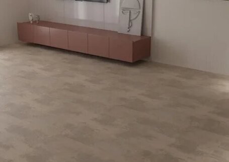 Piso Vinílico com acabamento instalado em imagem de referência da Real Tapetes Piso Vinílico com acabamento instalado em imagem de referência da Real Tapetes