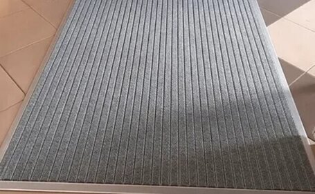 Capa de Tapetes Articulados para Grandes acessos de alto fluxo Capa de Tapetes Articulados para Grandes acessos de alto fluxo