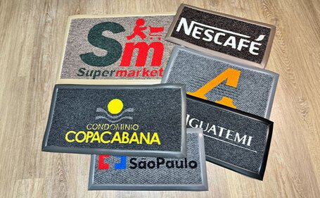 Tapetes secantes personalizados com logos para entradas comerciais Tapetes secantes personalizados com logos para entradas comerciais
