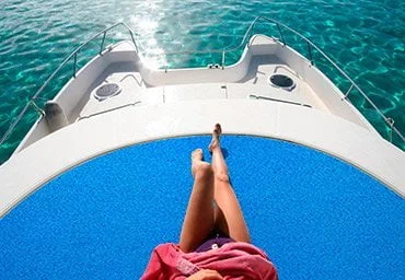 Imagem tapete náutico Real Tapetes RJ na embarcação